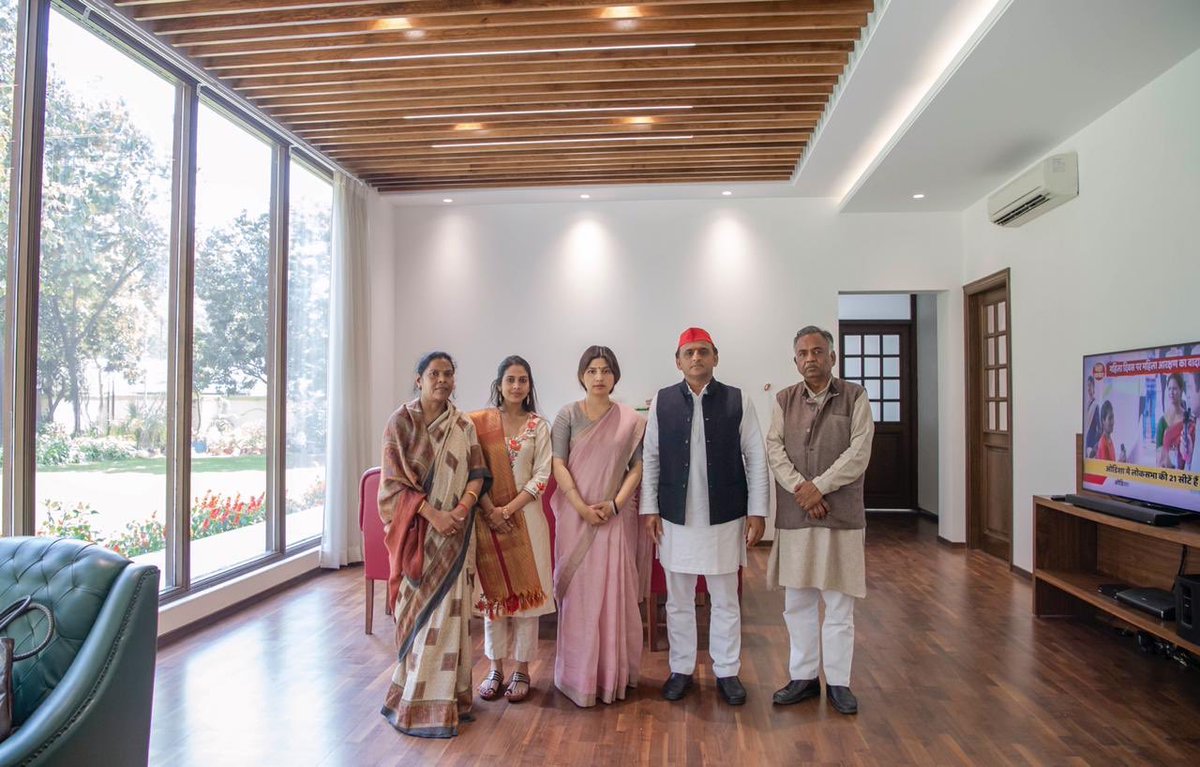 Photo of अखिलेश यादव ने खास अंदाज में मनाया महिला दिवस