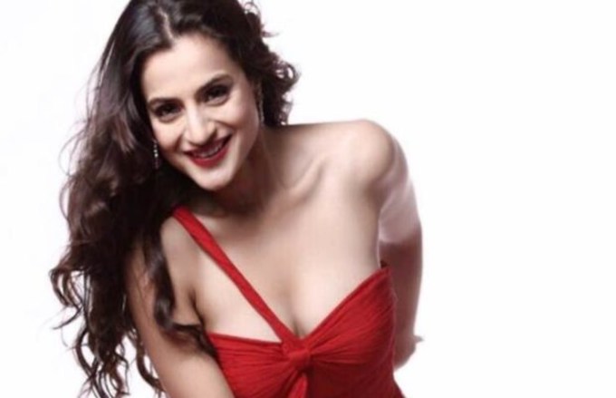 Ameesha-Patel-JUBILEEPOST