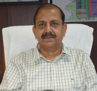 Photo of उत्तर प्रदेश के “एयरपोर्ट मैन” को मिला एक साल का सेवा विस्तार