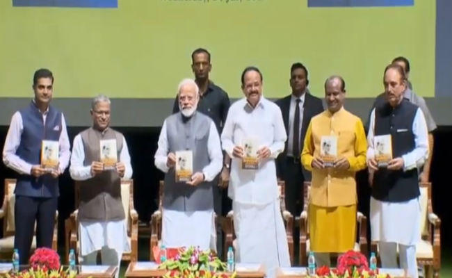 Photo of चन्द्रशेखर की किताब के बहाने नेहरू परिवार पर निशाने का हिट मंत्र