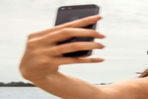 Photo of सावधान, कहीं आप “सेल्फाइटिस” के शिकार तो नहीं..!