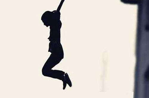 Photo of पति की मौत की खबर सुनते ही पत्नी ने लगाई छलांग