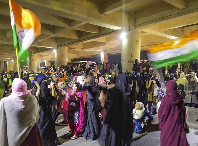 Photo of दिल्ली का जाफराबाद बना ‘शाहीन बाग’, मेट्रो स्टेशन बंद