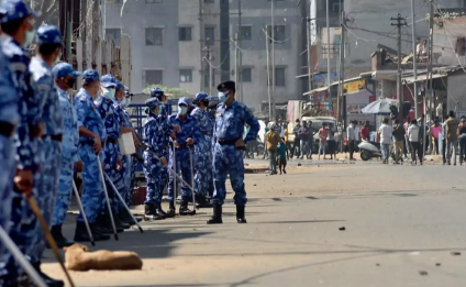 Photo of घर भेजने की मांग को लेकर सूरत में पुलिस से भिड़े प्रवासी मजदूर