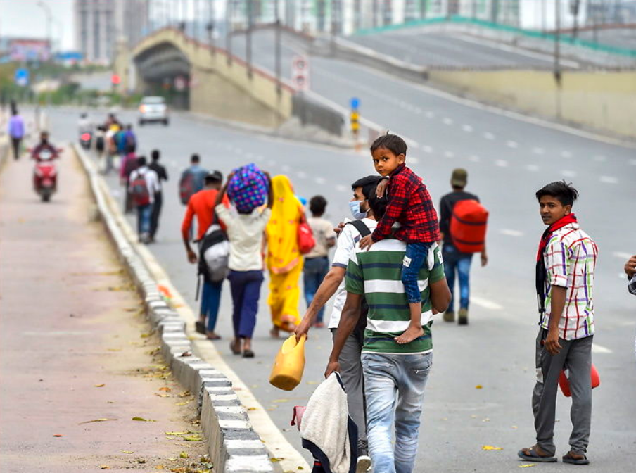 Photo of पैदल सफर, मुश्किल डगर, लाठियां भी, मौत भी, मगर नहीं मिलता घर