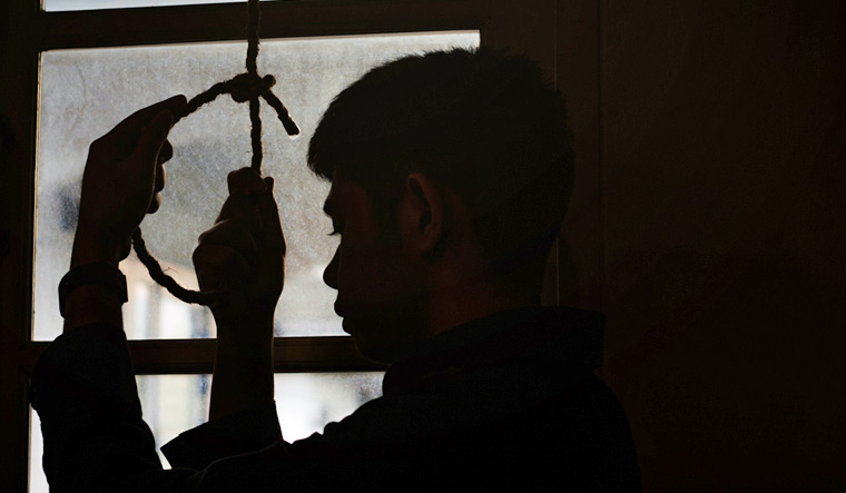 Photo of आत्महत्या जीवन के अहंकार की देन है 