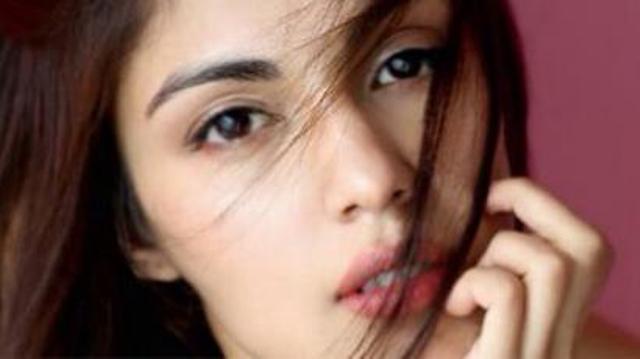 Photo of सुशांत सुसाइड केस : पुलिस पहुँचने से पहले गायब क्यों हुए रिया और शोविक