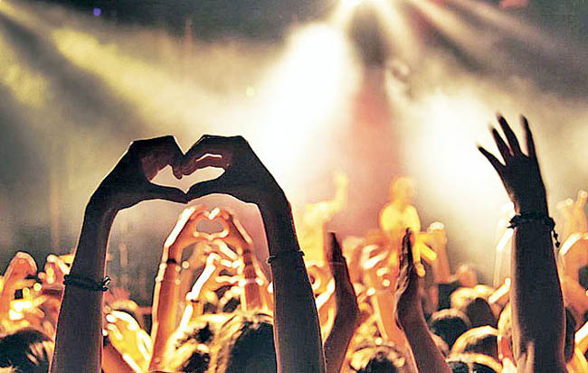 Photo of विदेशी लड़के- लड़कियां लॉकडाउन में करते थे पार्टी, हो गए अरेस्ट