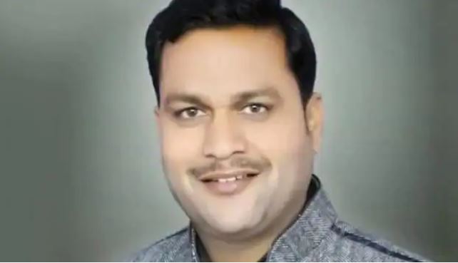 Photo of पत्रकार हत्या मामलें में तीन गिरफ्तार, प्रभारी निरीक्षक सस्पेंड