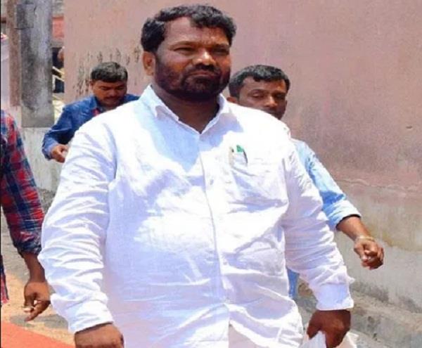 Photo of …जब शिक्षामंत्री ने लिया ग्यारहवीं क्लास में एडमिशन