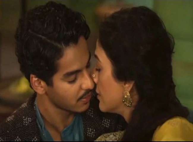 Photo of VIDEO: ‘A Suitable Boy’ के किसिंग सीन पर खड़ा हुआ विवाद, मंदिर में हुई थी शूटिंग