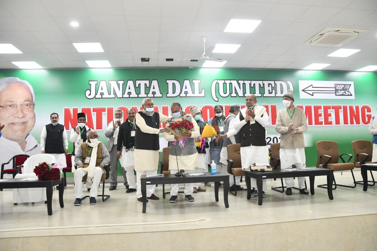 Photo of बिहार में सर्दी तो कम है सियासी माहौल गरम है