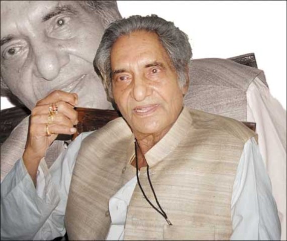 Photo of प्रीस्ट और पालिटीशियन इस मुल्क के लिए सबसे बड़ा खतरा हैं : गोपाल दास नीरज