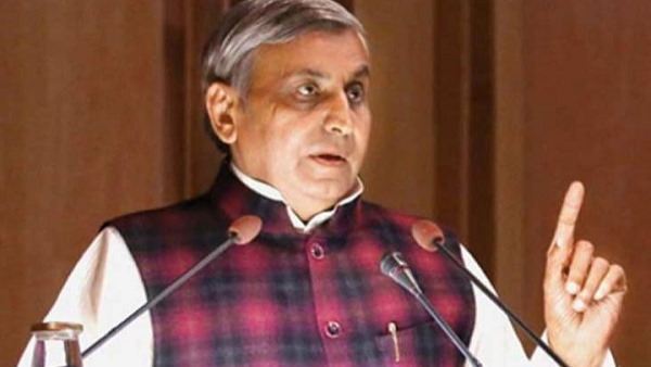 Photo of VIDEO: किसानों के आत्महत्या पर बोले कृषि मंत्री- वो घर रहते तो भी मरते