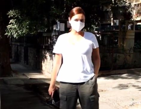 Photo of प्रेग्नेंसी के बाद पहली बार सामने आयी ये एक्ट्रेस