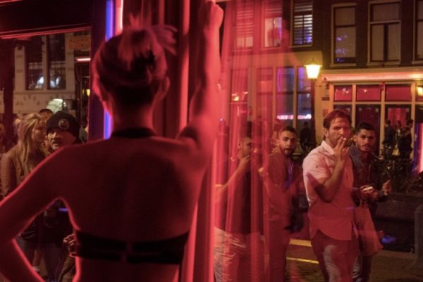 Photo of महिलाओं को देते थे ड्रग्स और फिर करवाते थे देह व्यापार