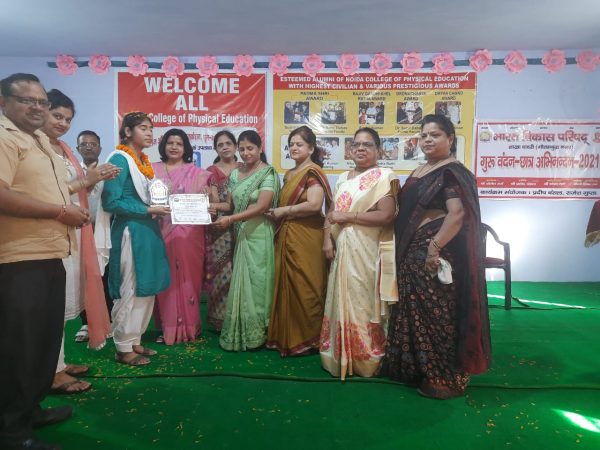 Photo of कु.मायावती महिला कॉलेज :  अध्यापकों का हुआ सम्मान, देखें पूरी लिस्ट