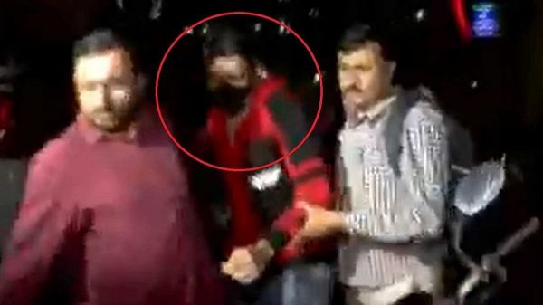 Photo of VIDEO : क्रूज ड्रग्स पार्टी में Shah Rukh के बेटे Aryan भी थे शामिल