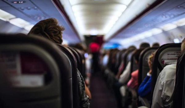 Photo of फ्लाइट में एक्ट्रेस को ये शख्स गलत तरीके से छूने लगा लेकिन उसके बाद…