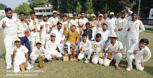 Photo of टॉस का बॉस बना मिनी स्टेडियम राजाजीपुरम