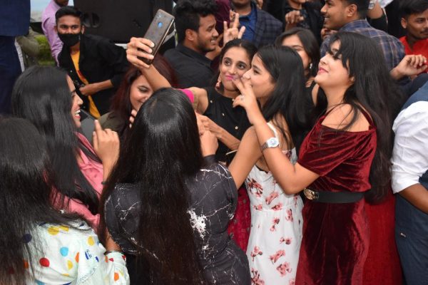 Photo of स्टूडेंट्स ने दिखाया टैलंट, दिव्यांशु बने मिस्टर और अजंलि मिस फ्रेशर