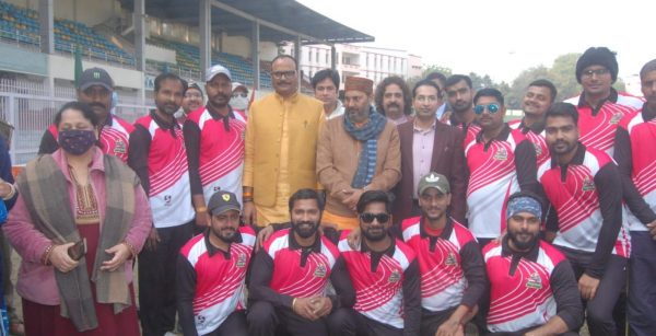 Photo of इंटर मीडिया कप : कम्बाइंड मीडिया ने की जीत से शुरुआत