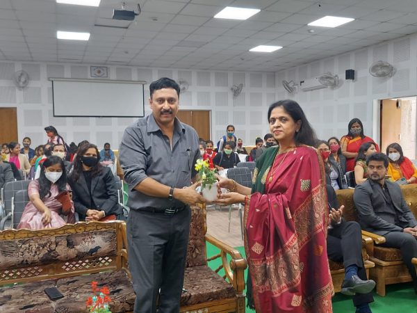 Photo of कु.मायावती महिला कॉलेज : भव्य सांस्कृतिक महोत्सव का आयोजन