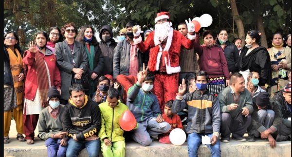 Photo of Merry Christmas :  Santa Claus ने दिया बच्चों को प्यारे-प्यारे गिफ्ट