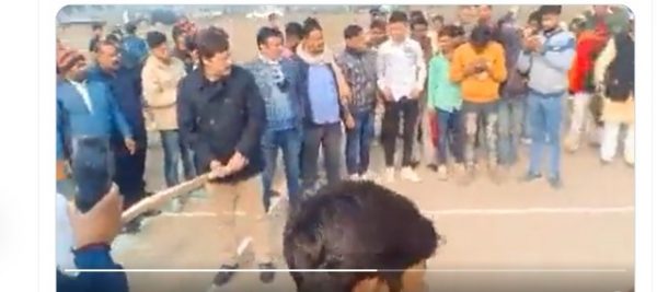Photo of Video : धनंजय सिंह ने दी POLICE को चुनौती, खुलेआम क्रिकेट खेलते दिखाई पड़े
