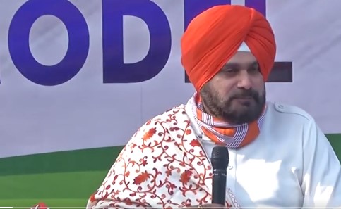 Photo of Video : सिद्धू के इस बयान से पंजाब कांग्रेस में फिर बढ़ सकती है खींचतान