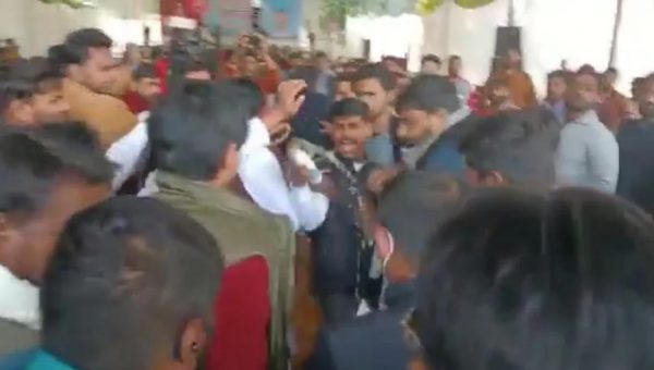 Photo of तो क्या कन्हैया कुमार पर एसिड से किया गया हमला?