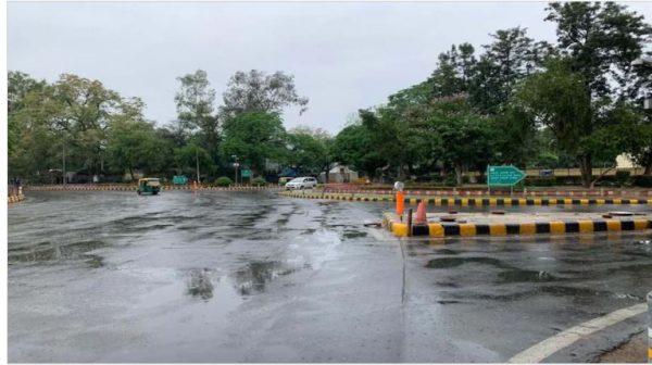 Photo of दिल्ली-एनसीआर में बारिश के साथ कुछ इलाकों में पड़े ओले