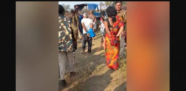 Photo of Video: POLICE ने इसलिए महिलाओं का हाथ बांधकर की पिटाई
