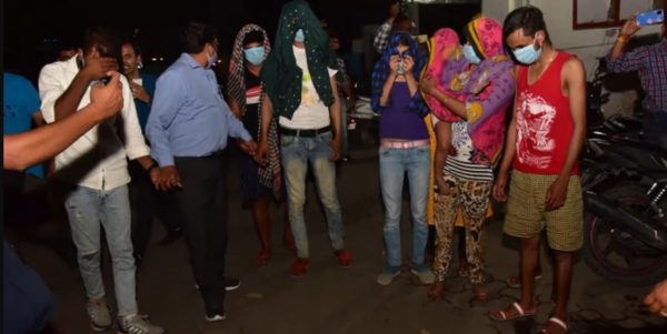 Photo of बड़ी खामोशी से चल रहा था SEX का गंदा खेल लेकिन एक दिन…