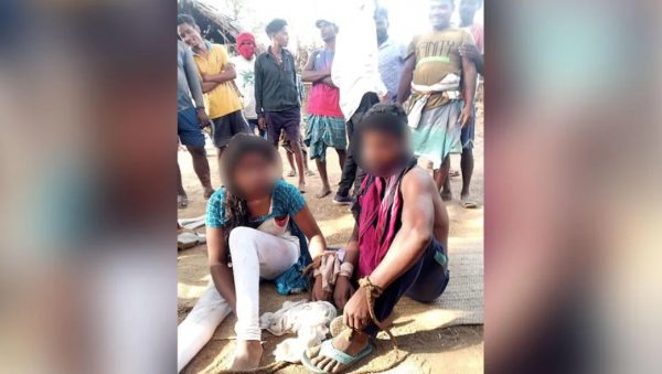 Photo of Video : आपत्तिजनक हालत में था शादीशुदा प्रेमी जोड़ा लेकिन एक दिन पूरे गांव में …