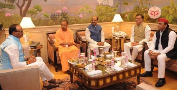 Photo of CM योगी के साथ अखिलेश की ये तस्वीर इसलिए है खास