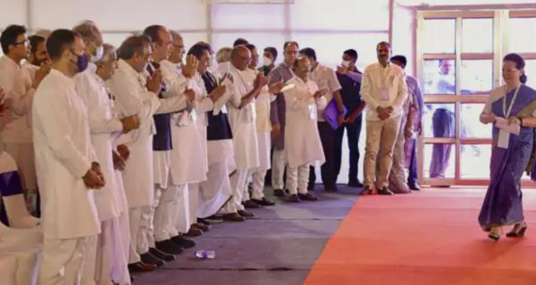 Photo of कांग्रेस ने कसी कमर, सोनिया ने गठित की टास्क फोर्स, देखें किसको मिली जगह