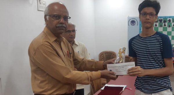 Photo of लखनऊ डिस्ट्रिक्ट ओपन रैपिड चेस टूर्नामेंट : पृथ्वी का विजेता Trophy पर कब्ज़ा