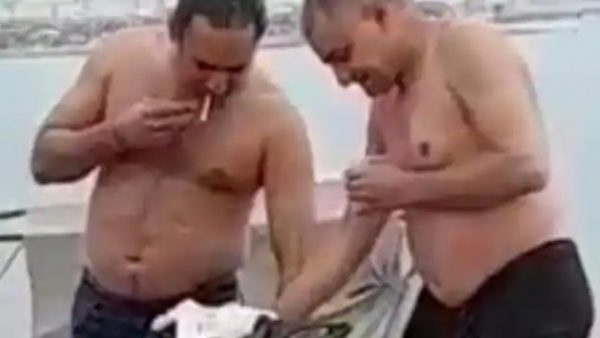 Photo of VIDEO : जाम से जाम छलका जा! संगम घाट पर बाइक पर बनाया पेग और हुए दारु Party