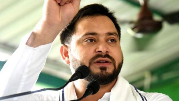 Photo of मुख्यमंत्री नीतीश लेकिन लोकप्रिय निकले तेजस्वी