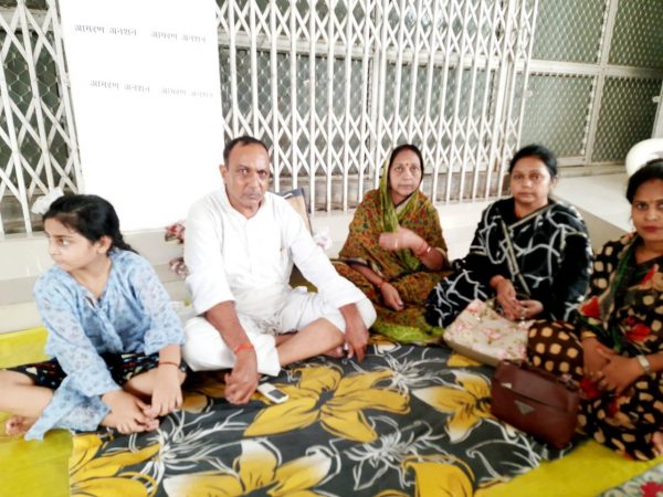 Photo of साहब मेरे नाना की पेंशन दे दो, कई दिन से चाकलेट नहीं मिली