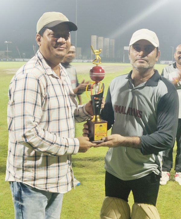 Photo of वेटरन नाइट क्रिकेट :  हिमालयन क्लब फाइनल में, सौरभ व नूर का जोरदार  खेल