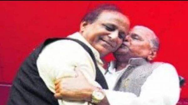Photo of तो इस वजह से मुलायम सिंह यादव की अंतिम विदाई से दूर है आजम