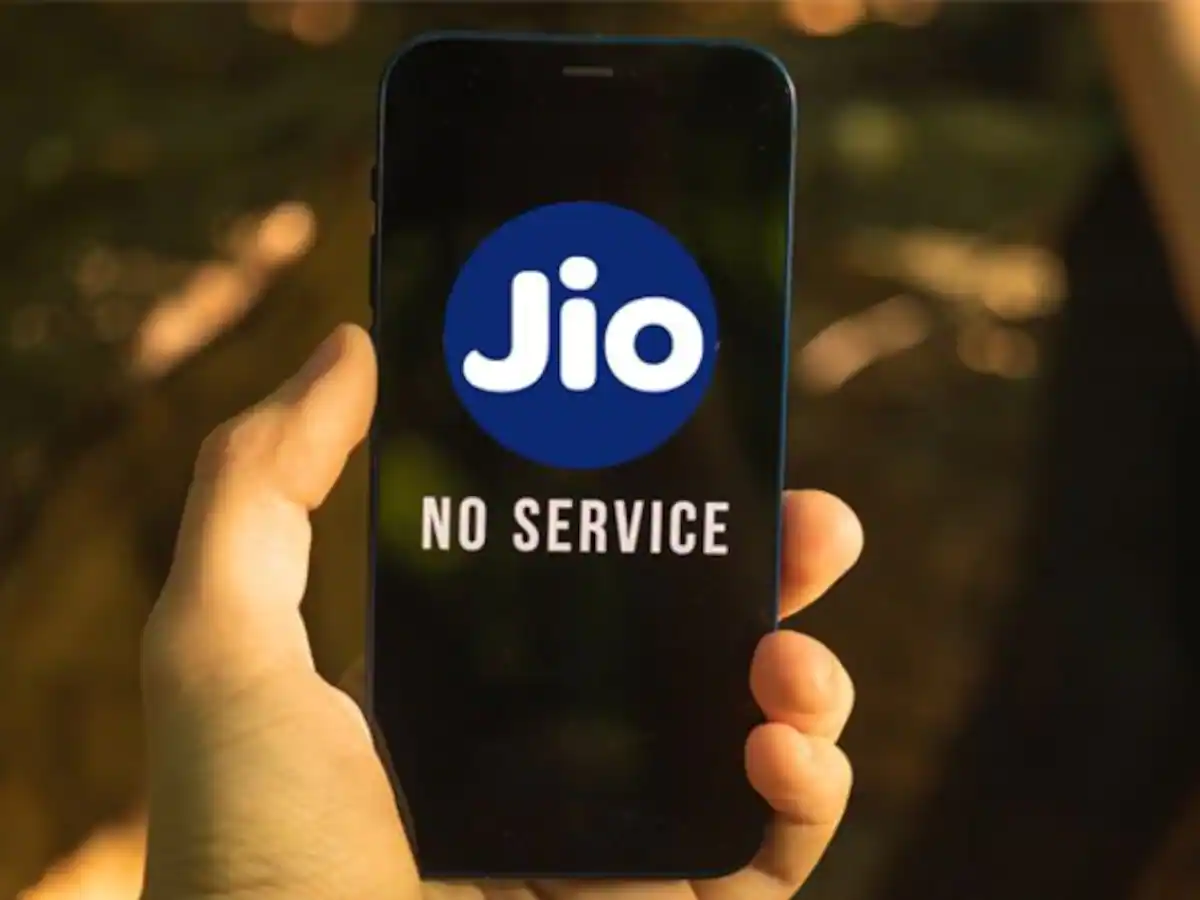 Photo of पूरे देश में जियो की सेवाएं ठप, कॉल और मैसेज करने में हो रही दिक्कतें