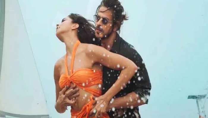 Photo of पठान फिल्म के पोस्टर पर दीपिका की जगह लगाई CM योगी तस्वीर, फिर…