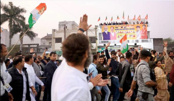 Photo of VIDEO : राहुल गांधी ने कुछ इस तरह BJP कार्यकर्ताओं को दी फ्लाइंग किस
