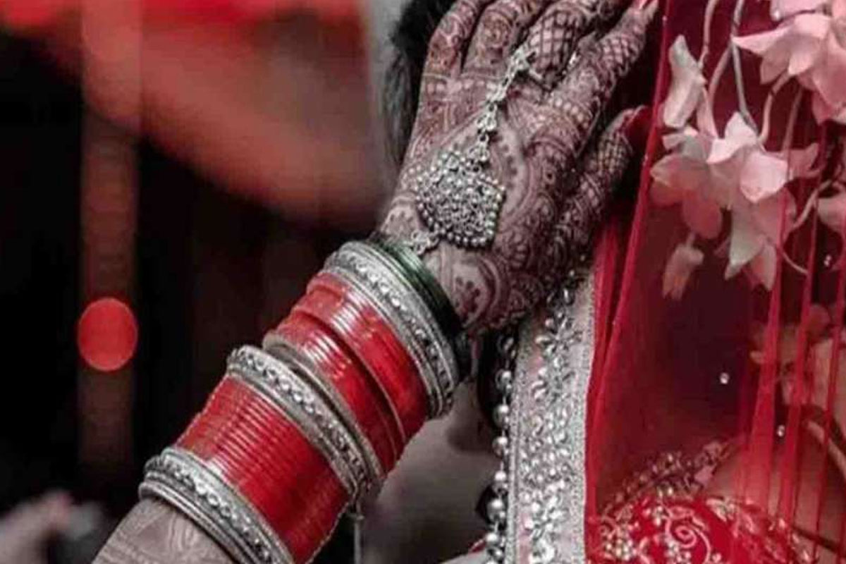 Photo of सुहागरात पर दूल्हे ने जब दुल्हन को किया ‘टच’, खुला हैरान करने वाला राज