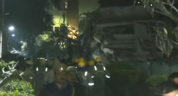 Photo of BREAKING NEWS : लखनऊ वजीर हसन रोड पर 3 मंजिला इमारत ढही, तीन लोगों की मौत