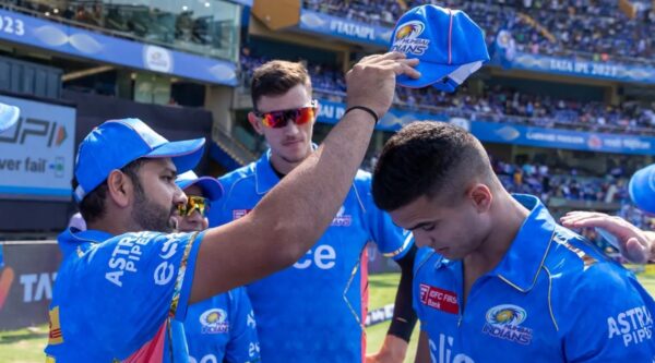Photo of MI vs KKR IPL 2023: अर्जुन तेंदुलकर का IPL में डेब्यू ,रोहित ने कैप सौंपी