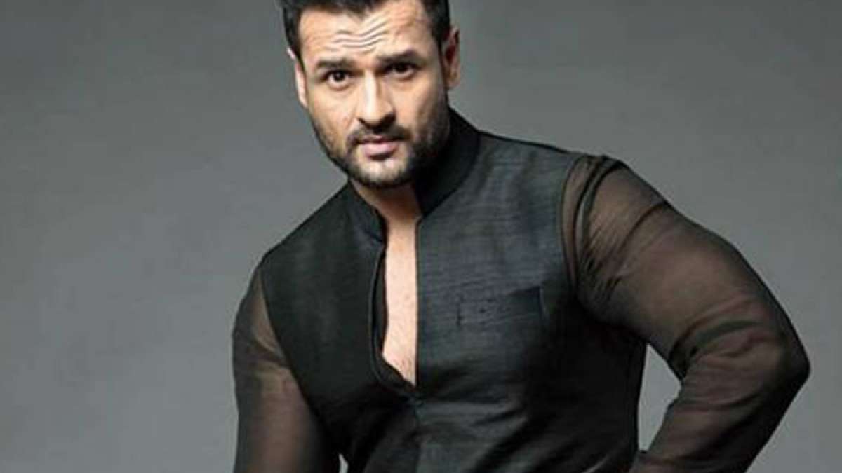 Khatron Ke Khiladi 13 से बाहर हुए रोहित रॉय, जानिए क्यों 